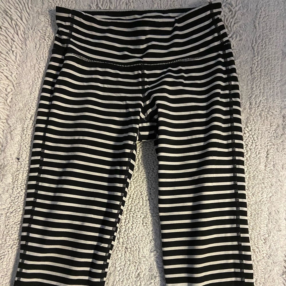Athleta size small black and white striped capri -New